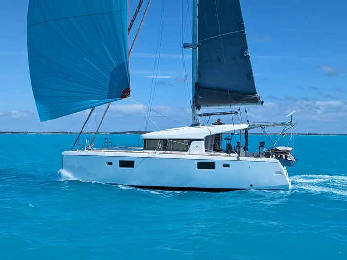 Common Blue Yacht Photos Pics 