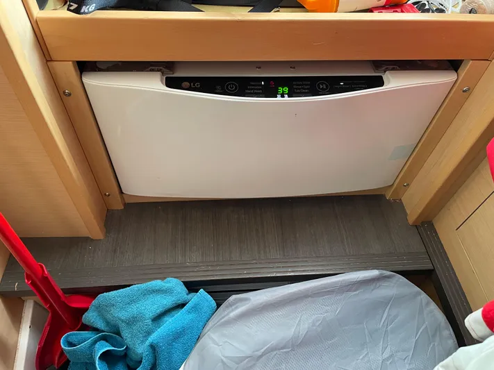 Common Blue Yacht Photos Pics 