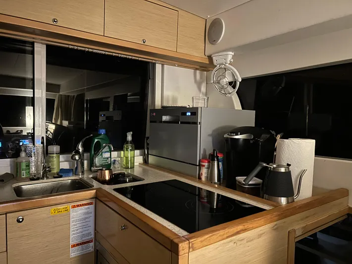 Common Blue Yacht Photos Pics 