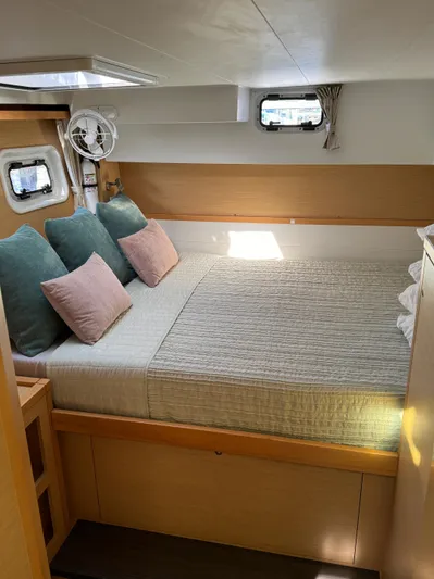 Common Blue Yacht Photos Pics 