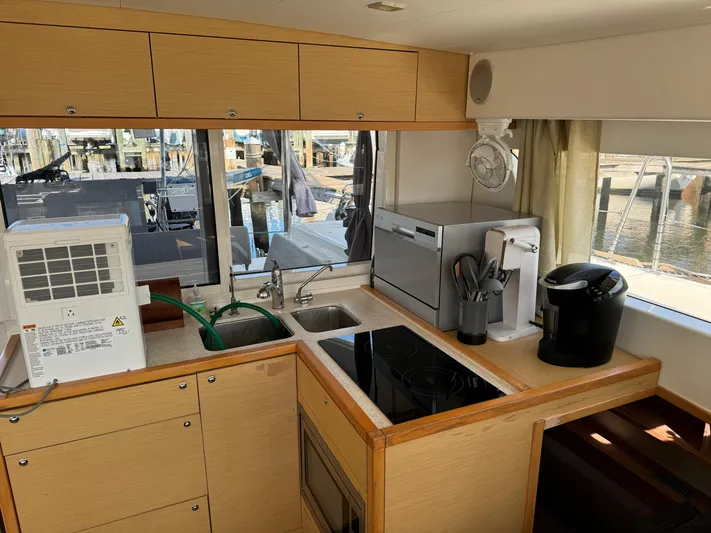 Common Blue Yacht Photos Pics 