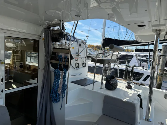 Common Blue Yacht Photos Pics 