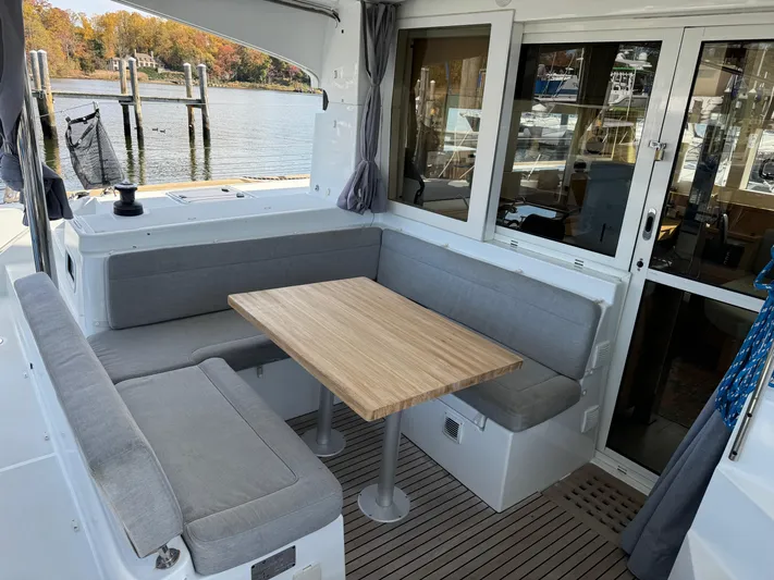 Common Blue Yacht Photos Pics 