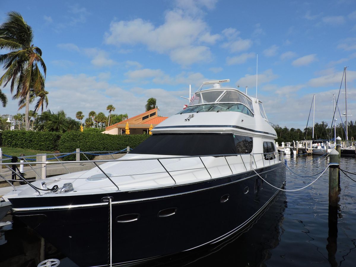 2010 Carver 56 