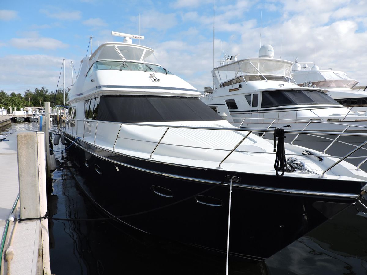 2010 Carver 56 
