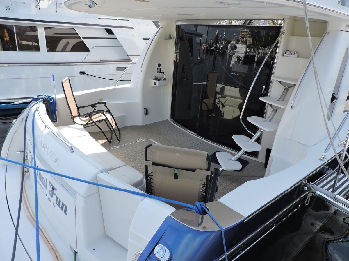 2010 Carver 56 