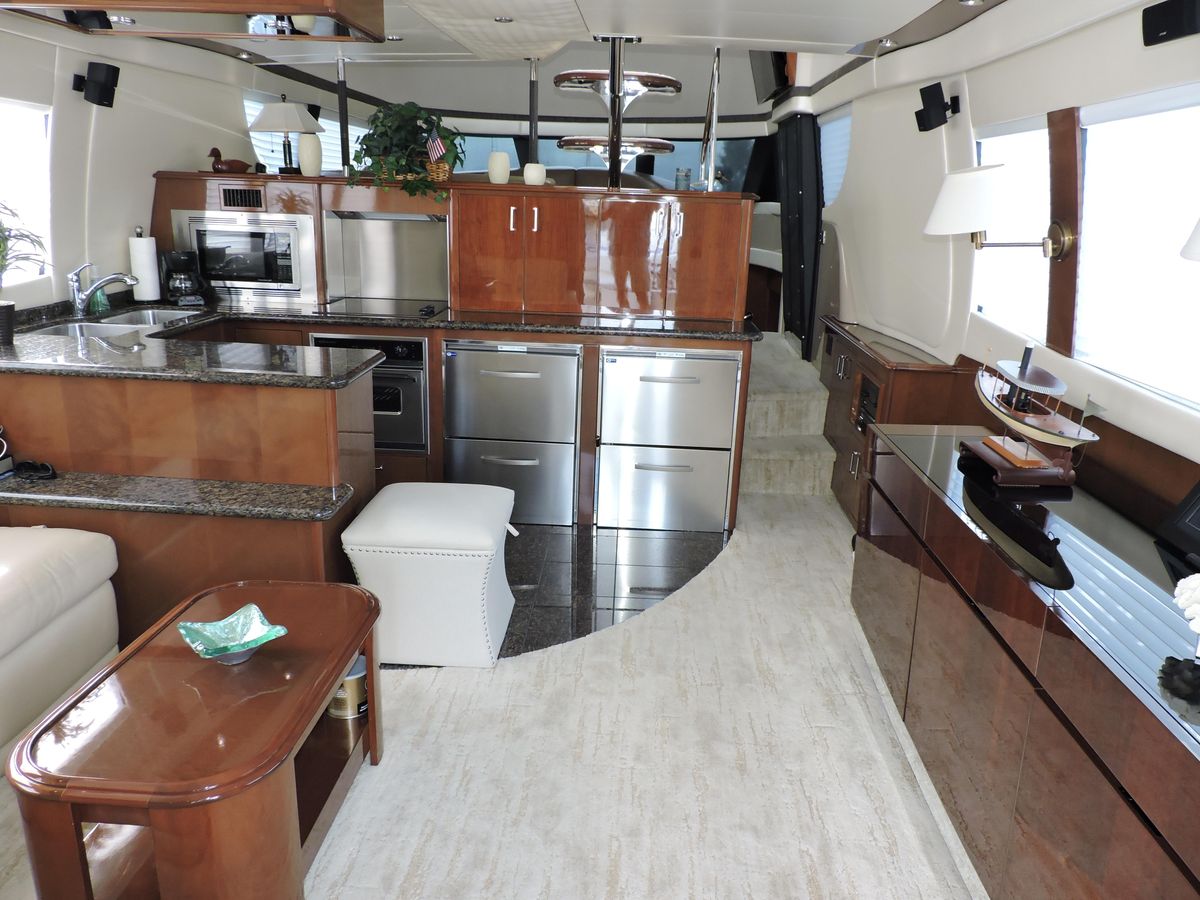 2010 Carver 56 