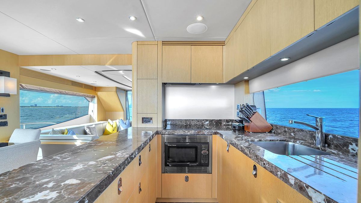 2015 Sunseeker 75 