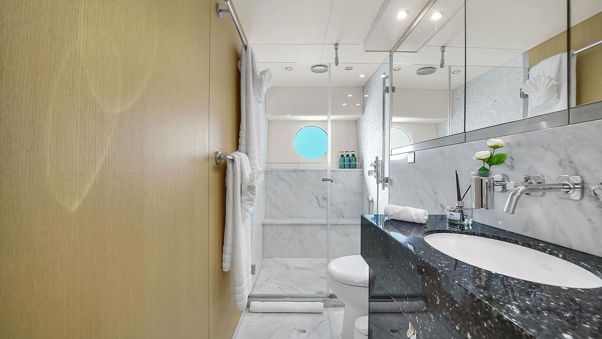 2015 Sunseeker 75 