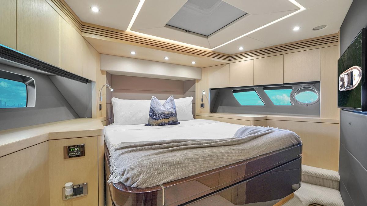 2015 Sunseeker 75 