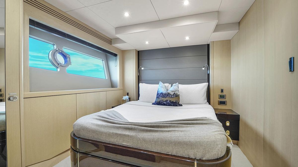 2015 Sunseeker 75 
