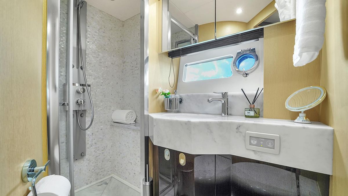 2015 Sunseeker 75 