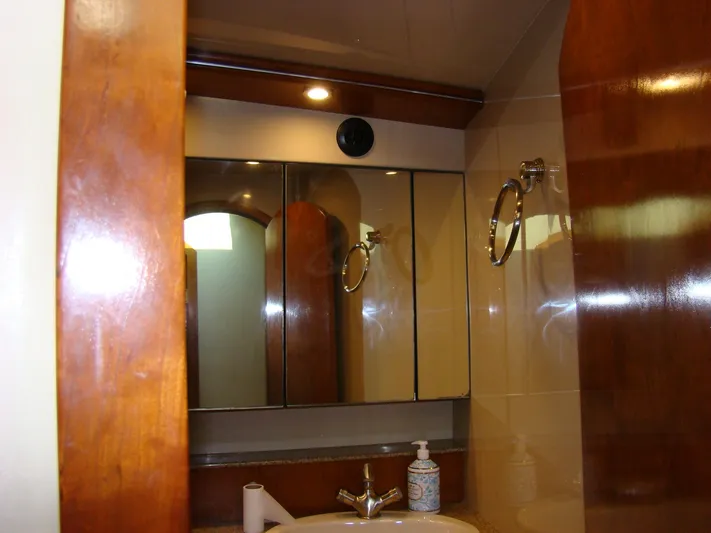 Cramitall Inn Yacht Photos Pics Bathroom vanity in 2004 Cruisers 455 Express Motoryacht with mirror and sink.