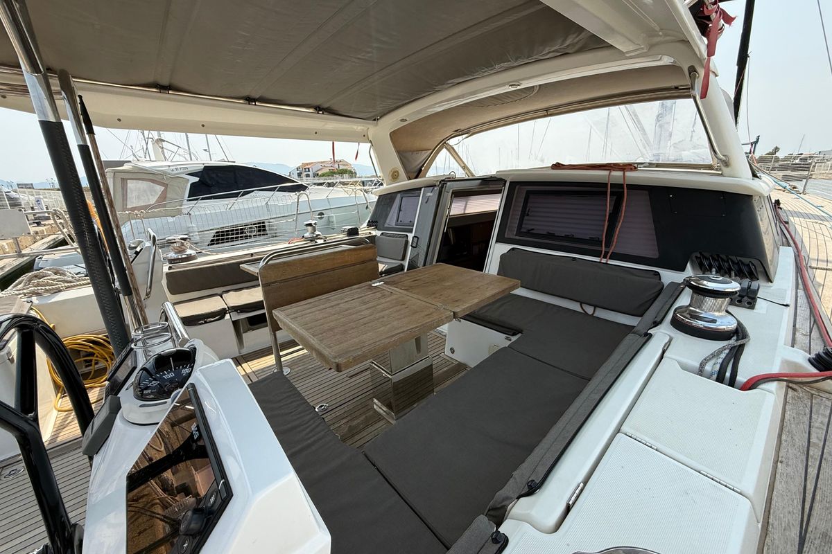 2018 Beneteau 52 