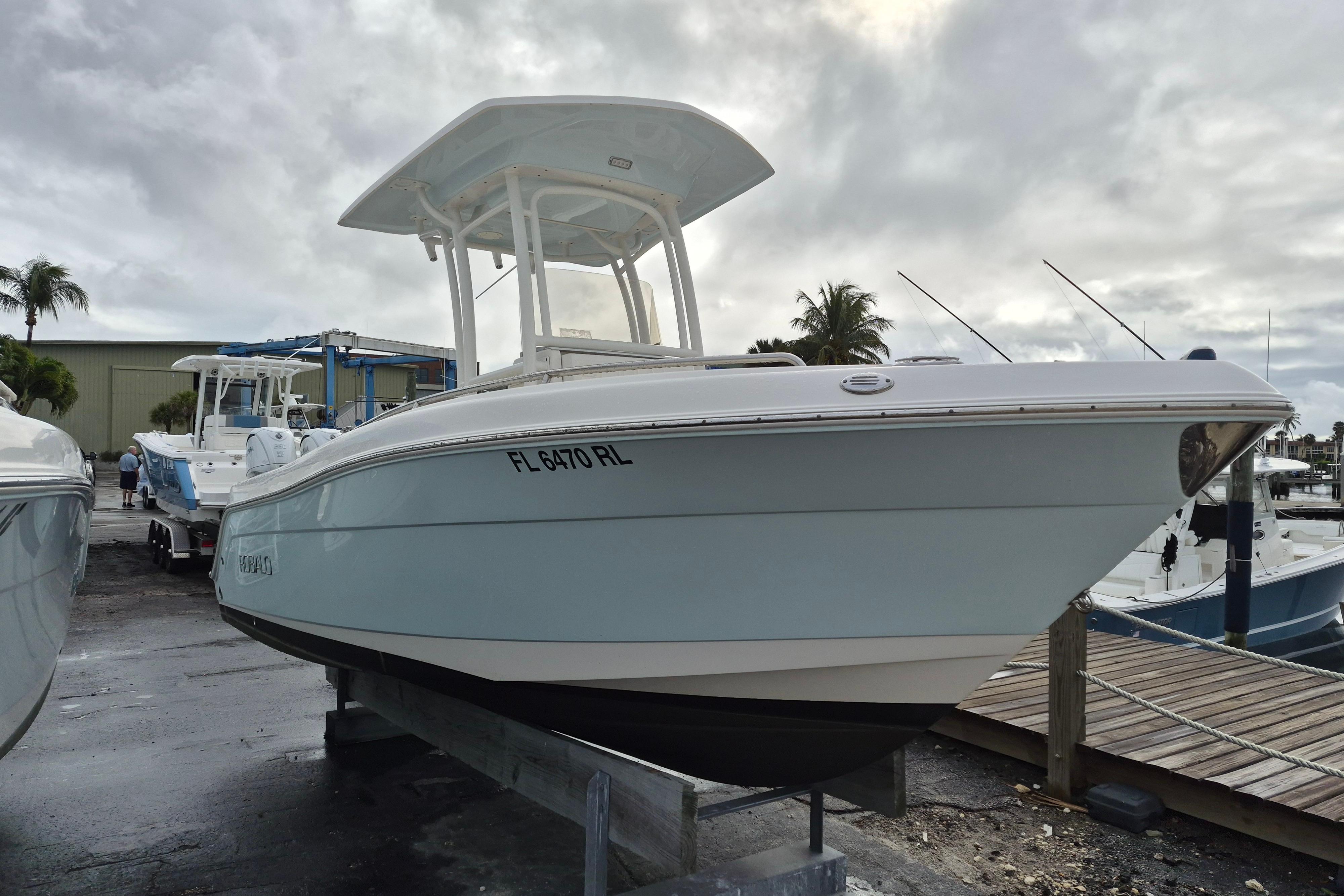 2017 Robalo R222 Center Console - Image 3
