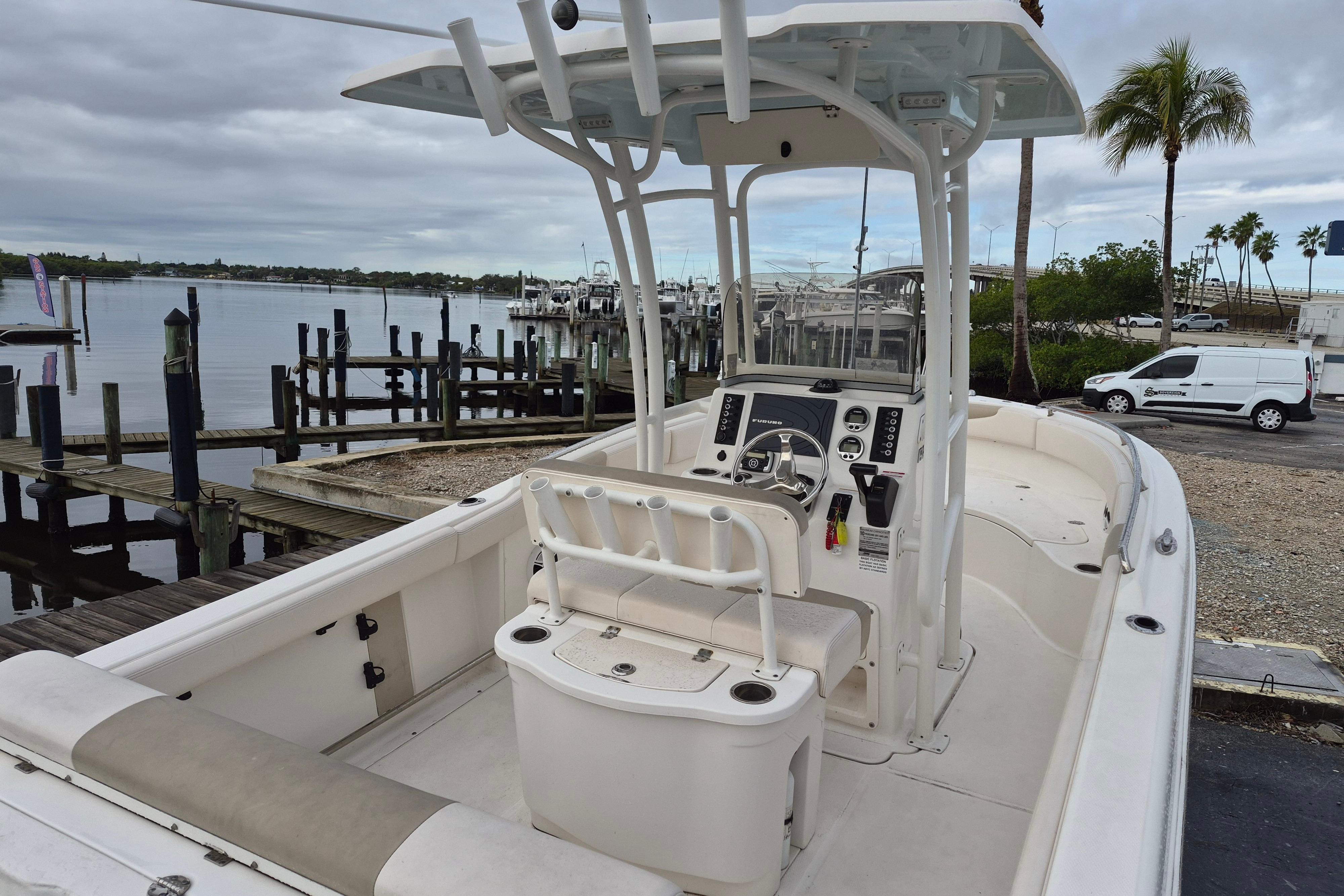 2017 Robalo R222 Center Console - Image 8
