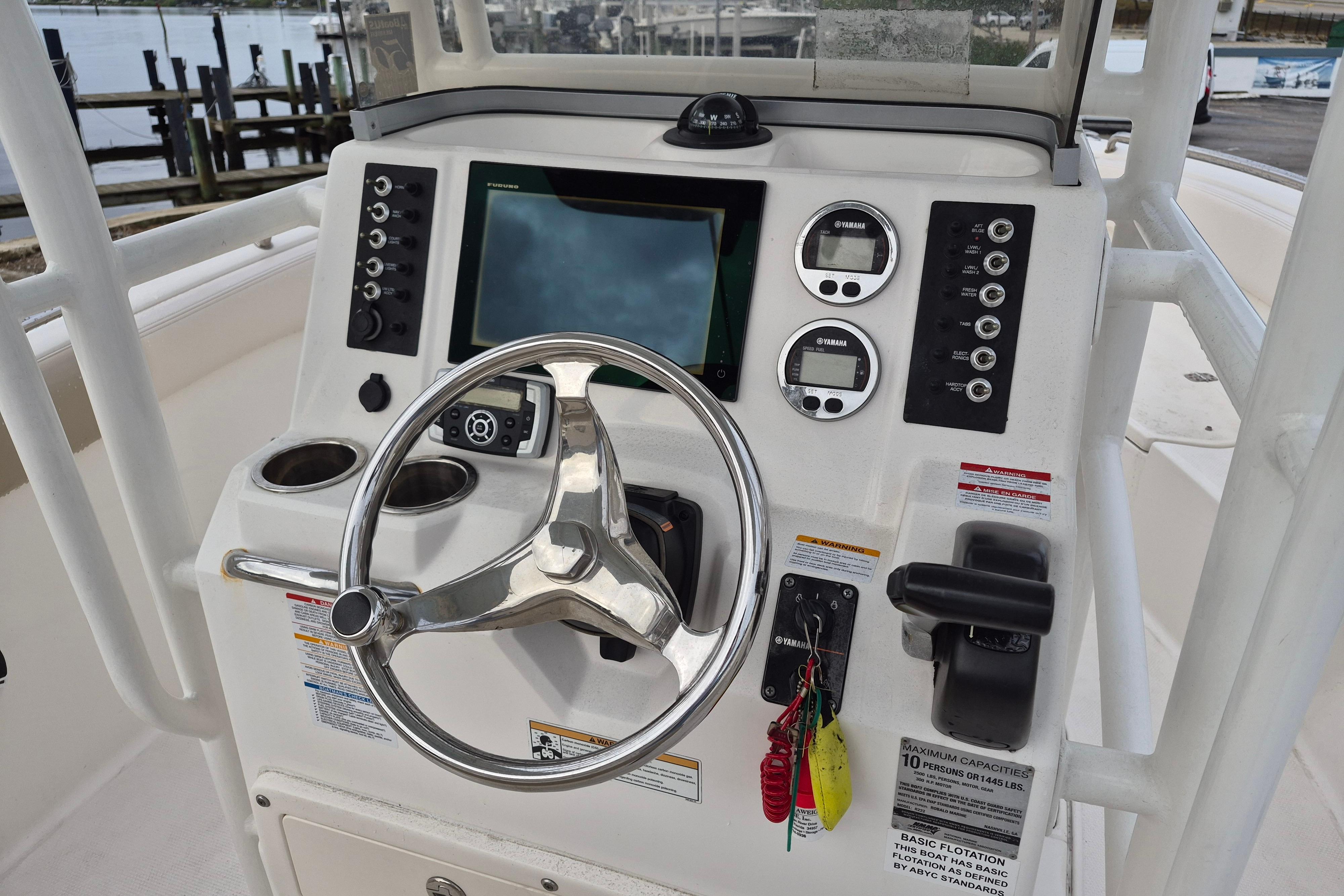 2017 Robalo R222 Center Console - Image 9