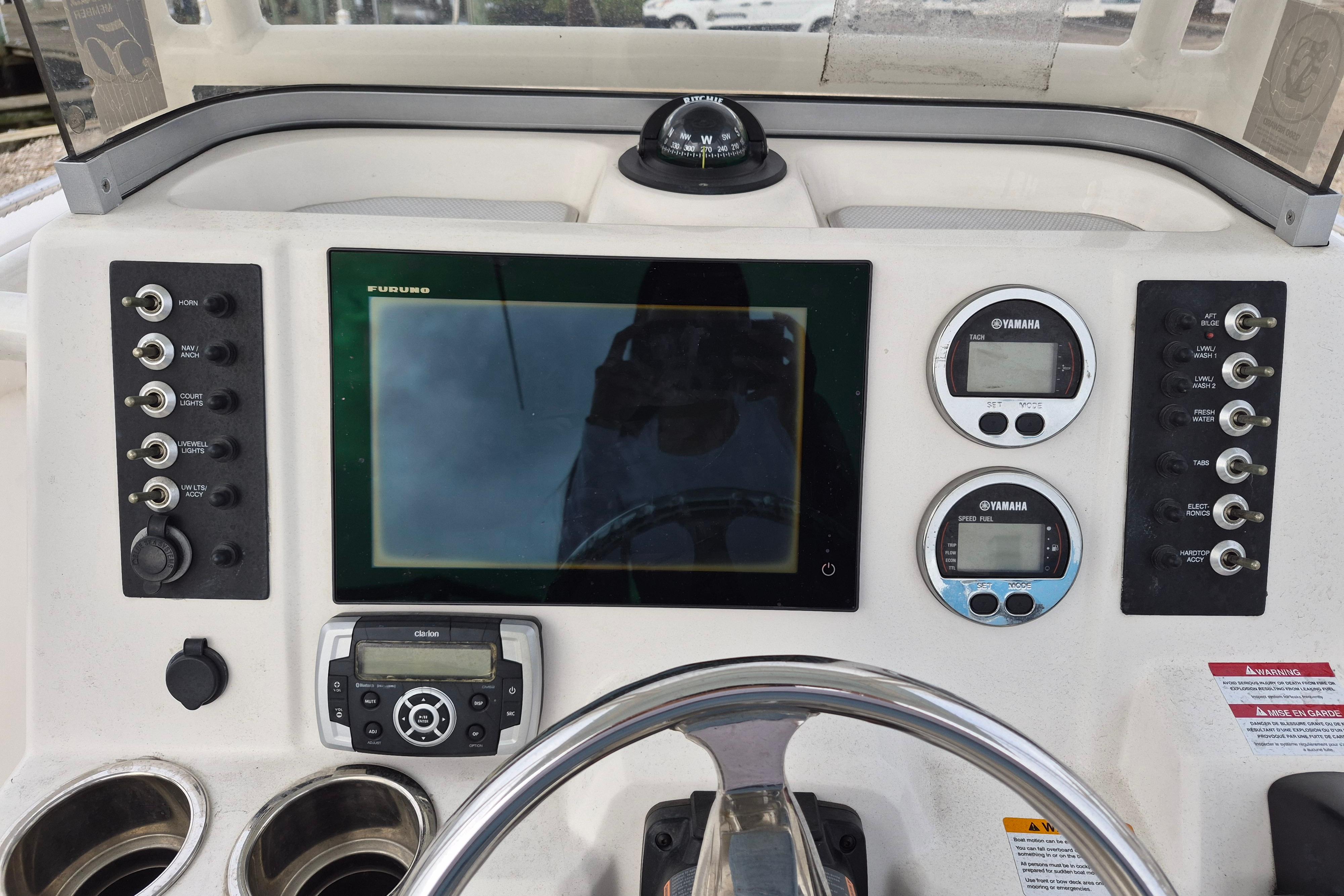 2017 Robalo R222 Center Console - Image 11