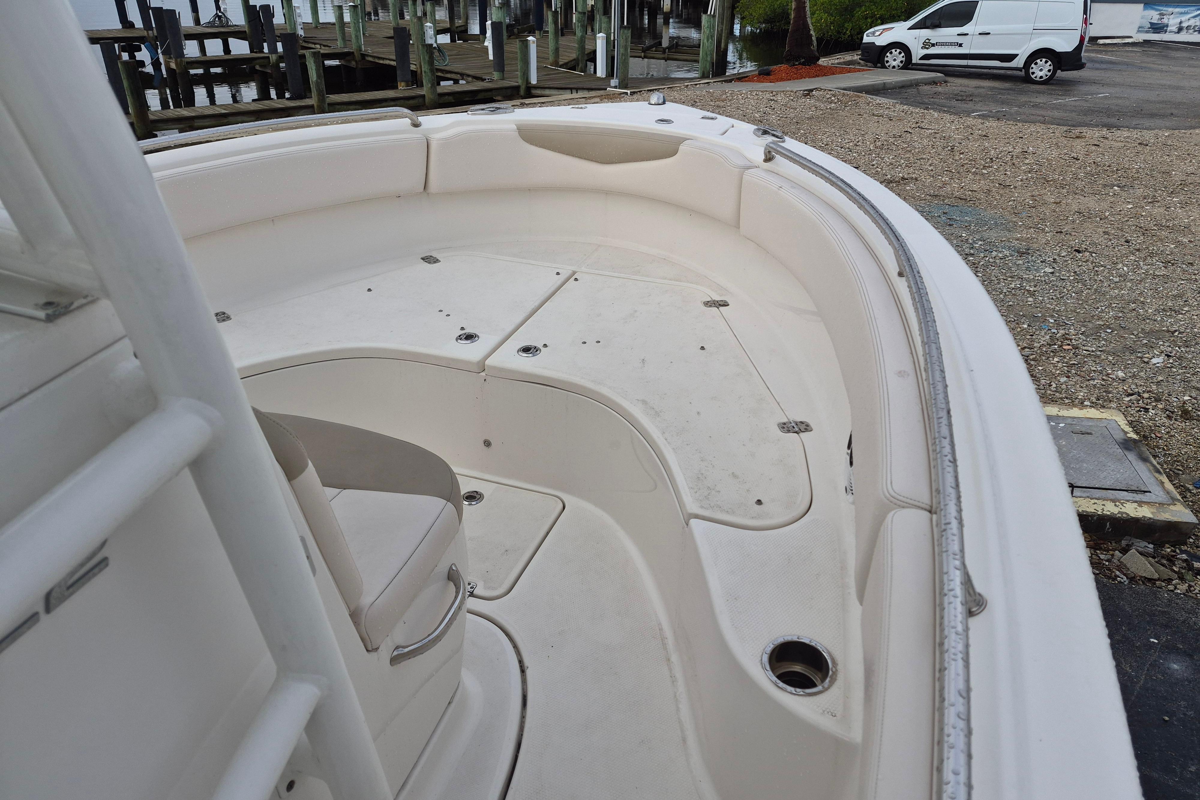 2017 Robalo R222 Center Console - Image 12