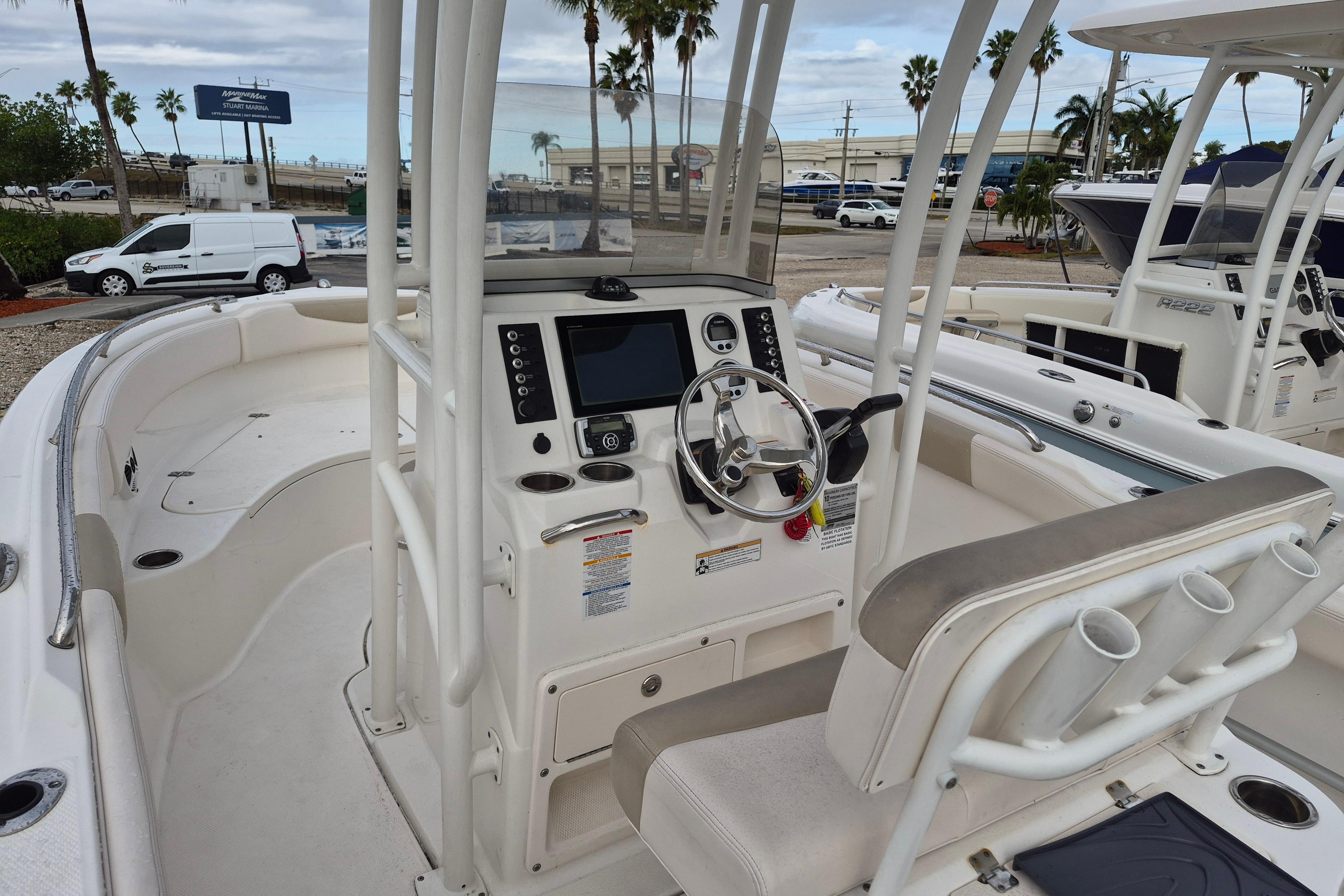 2017 Robalo R222 Center Console - Image 15