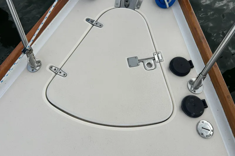 Indigo Yacht Photos Pics Deck of 2002 Sabre 362 sailboat with hatch and fittings.