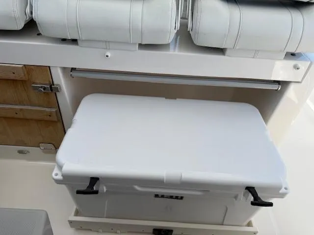  Yacht Photos Pics 2023 Regal 33 SAV boat interior with white cooler and seating.