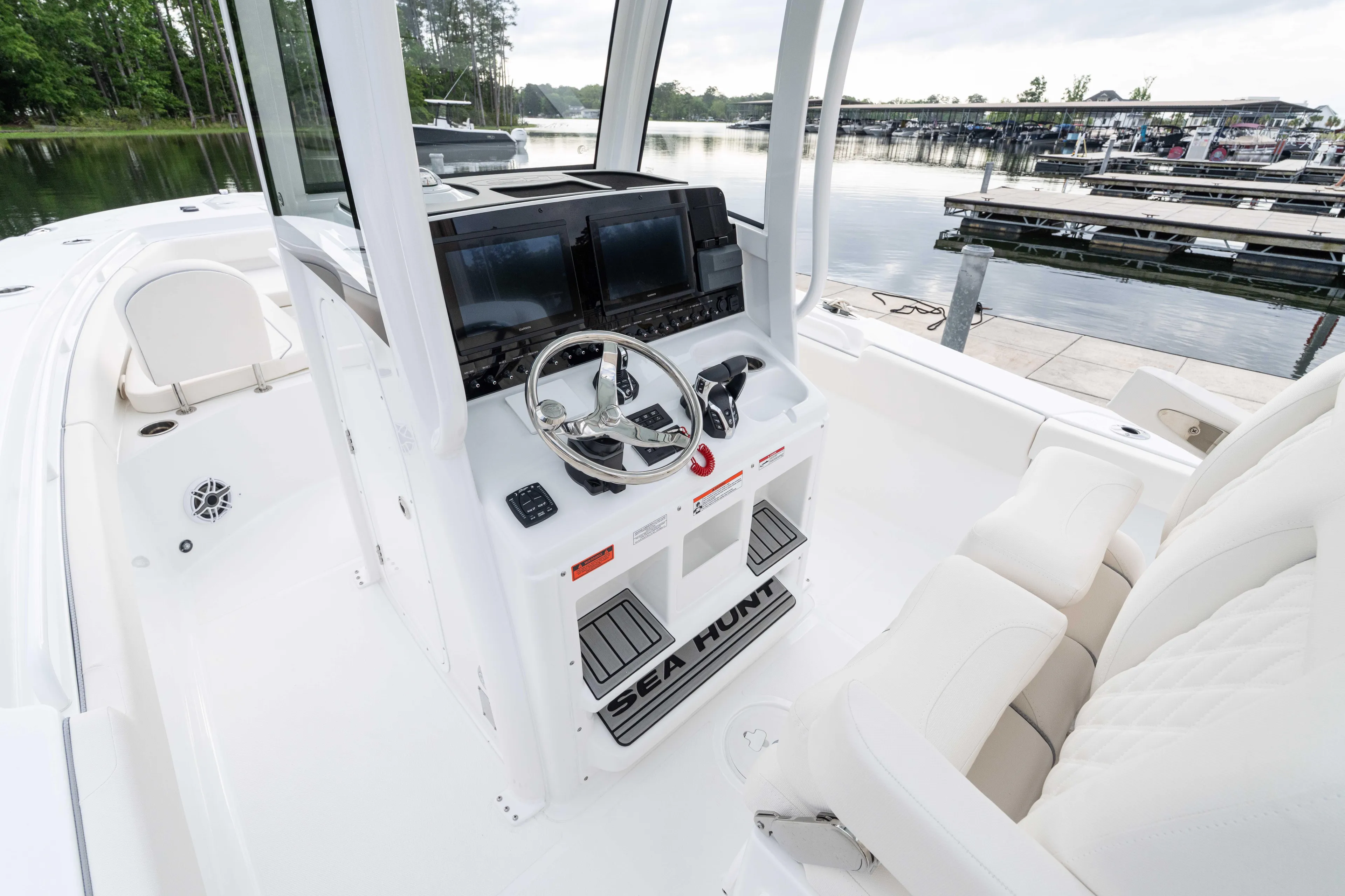  Yacht Photos Pics 2026 Sea Hunt Gamefish 27 boat interior with forward seating and modern helm controls.