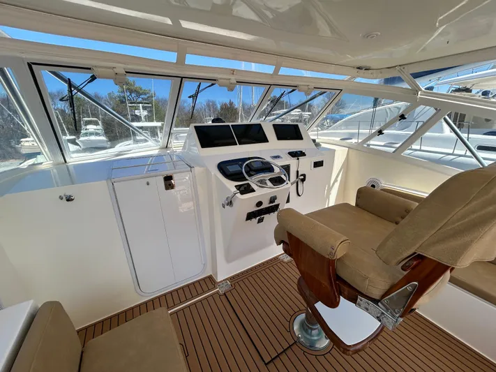 No Slack Yacht Photos Pics 2002 Albemarle 410 Express Fisherman helm with captain's chair and navigation controls.