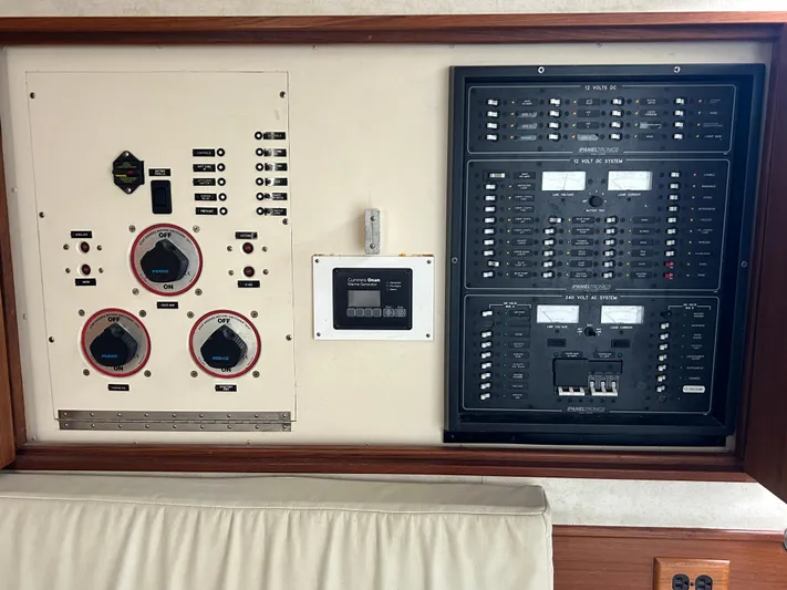 No Slack Yacht Photos Pics Electrical control panel on a 2002 Albemarle 410 Express Fisherman boat.