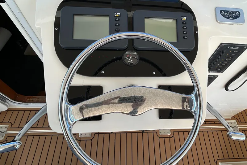 No Slack Yacht Photos Pics Steering wheel and controls of 2002 Albemarle 410 Express Fisherman boat.