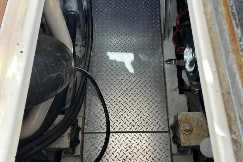 No Slack Yacht Photos Pics Engine compartment of a 2002 Albemarle 410 Express Fisherman with diamond plate flooring.