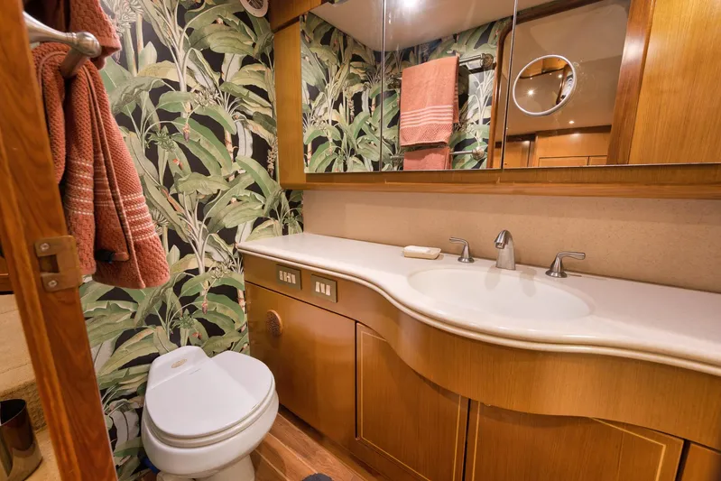 Positive Attitude Yacht Photos Pics Ocean 57 Positive Attitude - Interior Head