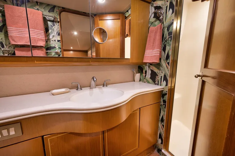 Positive Attitude Yacht Photos Pics Ocean 57 Positive Attitude - Interior Head