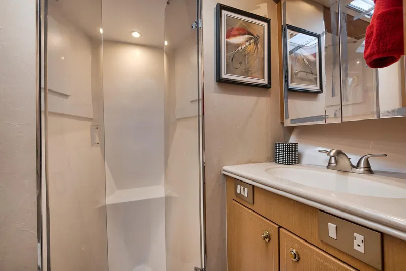 Positive Attitude Yacht Photos Pics Ocean 57 Positive Attitude - Interior Head