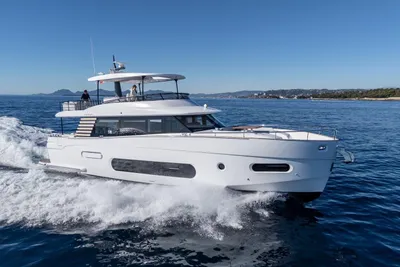 Azimut Magellano 66