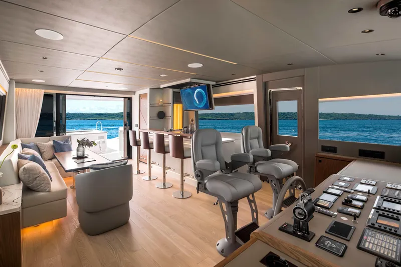 Horizon Fd80-617 / Now Available Yacht Photos Pics Luxurious interior of 2026 Horizon FD80 yacht with modern seating and ocean view.