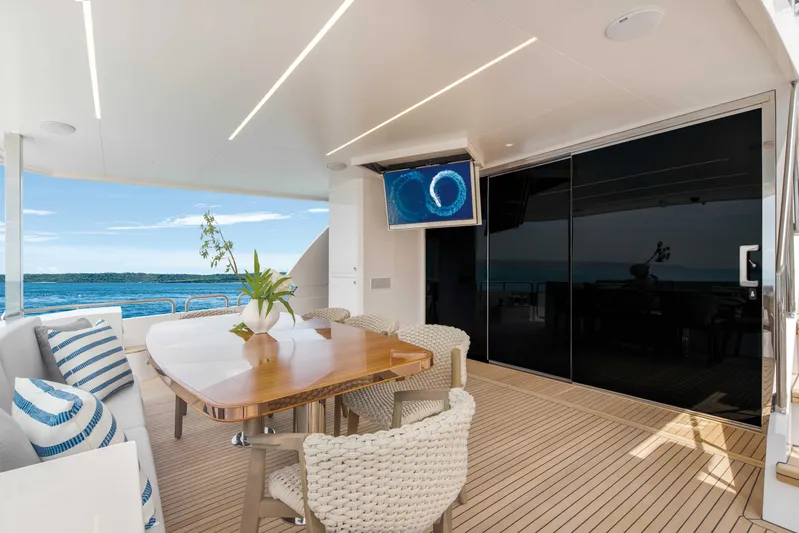 Horizon Fd80-617 / Now Available Yacht Photos Pics Luxurious Horizon FD80 yacht deck with elegant seating, table, and ocean view, 2026 model.