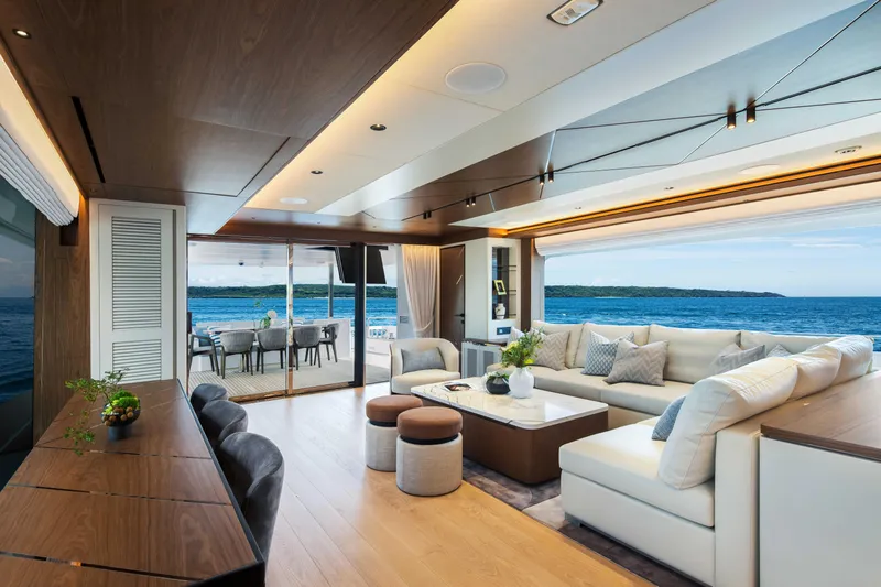 Horizon Fd80-617 / Now Available Yacht Photos Pics Luxurious Horizon FD80 yacht interior, 2026 model, featuring elegant seating and ocean views.