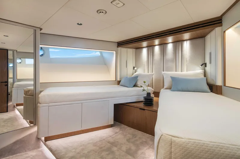 Horizon Fd80-617 / Now Available Yacht Photos Pics Luxurious 2026 Horizon FD80 yacht bedroom with modern twin beds and elegant decor.