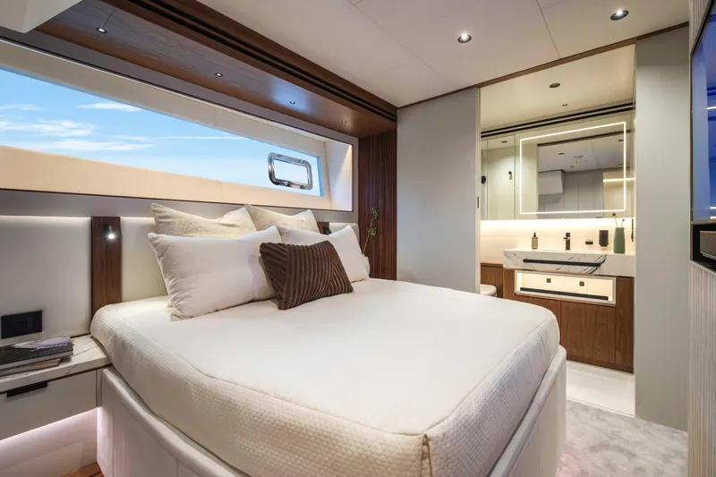 Horizon Fd80-617 / Now Available Yacht Photos Pics Luxurious bedroom interior of 2026 Horizon FD80 yacht with modern design and elegant furnishings.