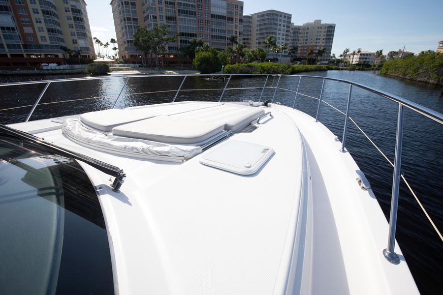 2017 Riviera 4800 Sport Yacht