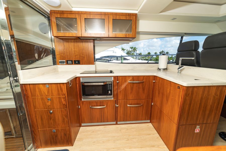 2017 Riviera 4800 Sport Yacht