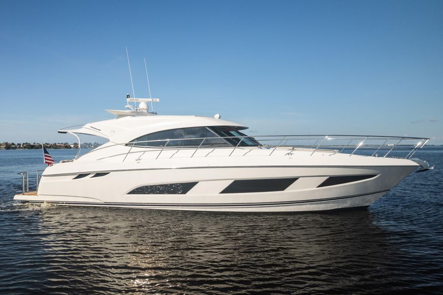 2017 Riviera 4800 Sport Yacht