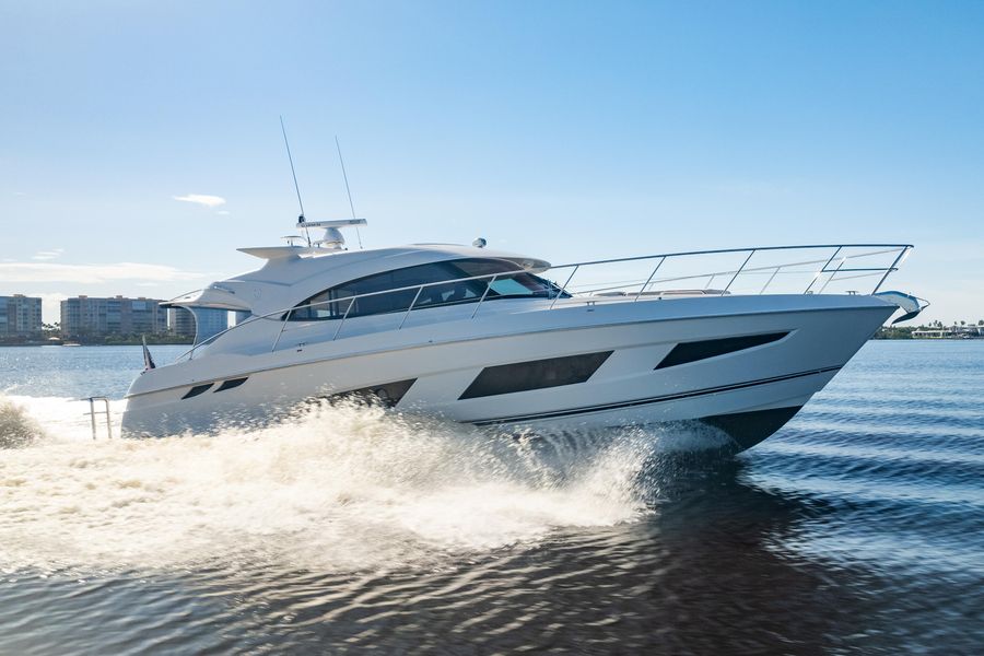 2017 Riviera 4800 Sport Yacht