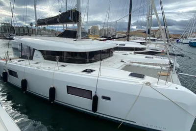 2022 Lagoon 42