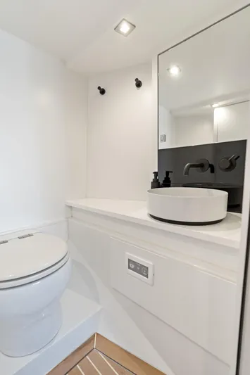 R01 Yacht Photos Pics Modern bathroom interior on 2023 VanDutch 32 yacht, featuring sleek design and fixtures.