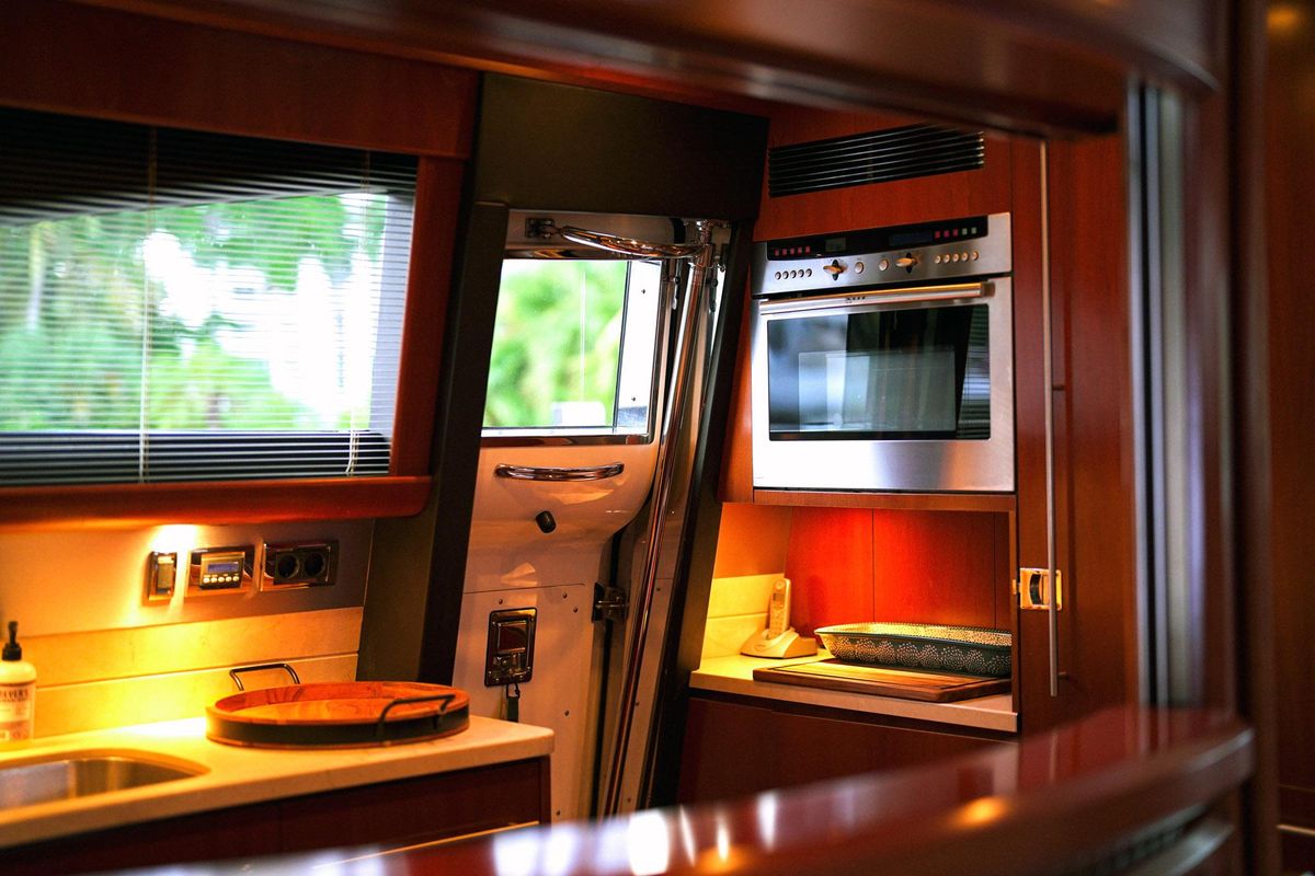 2007 Princess 74 