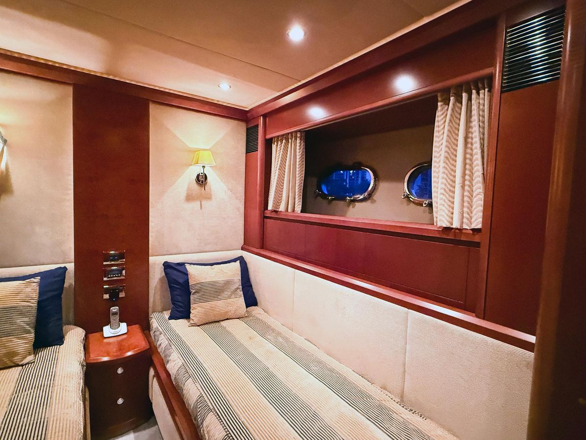 2007 Princess 74 