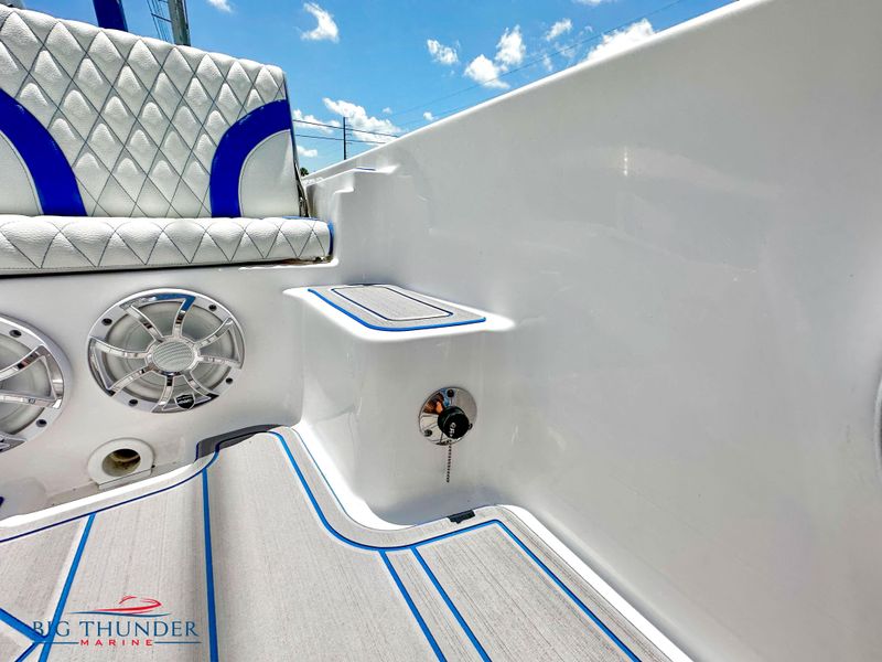 2023 Velocity 260 Bay