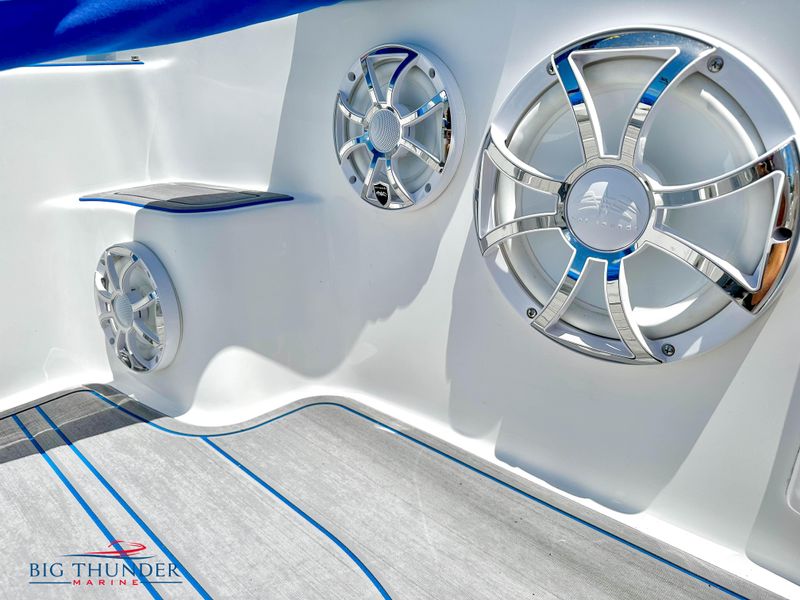 2023 Velocity 260 Bay